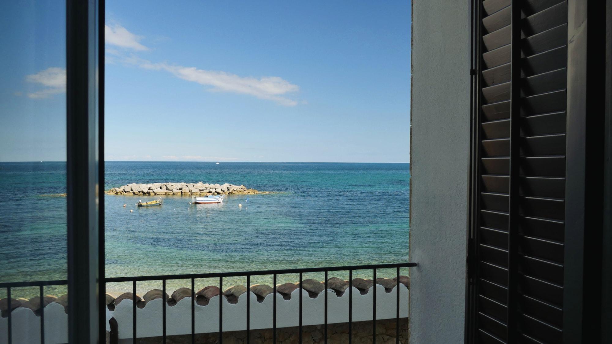 Hotel Tonnara Трабия Экстерьер фото